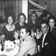 Una de las pasiones más conocidas de don Guillermo Cano eran las corridas de toros. En esta foto están el torero Luis Miguel Dominguín, su esposa y actriz Lucía Bosé, Clemencia Calderón de Santos, Ana María Busqutes de Cano, Guillermo Cano, Pepe Cáceres, Helena Calderón de Santos, Jorge Forero y Pepe Dominguín.